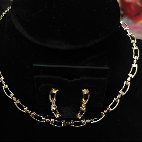 2 PIECE SILVER CHAIN LINKED NECKLACE W  MATCHING EARRINGS- RHINESTONE ACCENTS - Picture 4 of 8